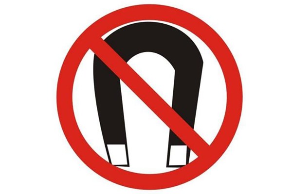 防磁抗干擾的國(guó)產(chǎn)工控機(jī)箱尺寸一般為19英寸標(biāo)準(zhǔn)機(jī)架